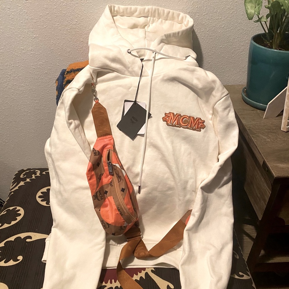 MCM LARGE SWEATER WITH BAG